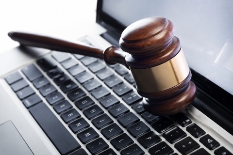 Când devine infracțiune defăimarea pe internet și ce poți face