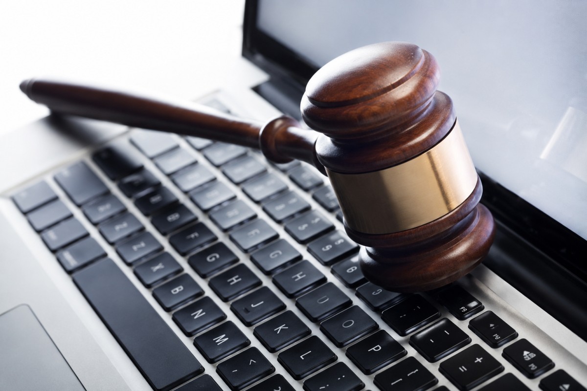 Când devine infracțiune defăimarea pe internet și ce poți face